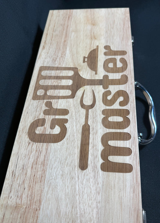 Grill Master engraved on top of the case. comes with a nice handle and a lock on either side other of the case to insure it won't open up.