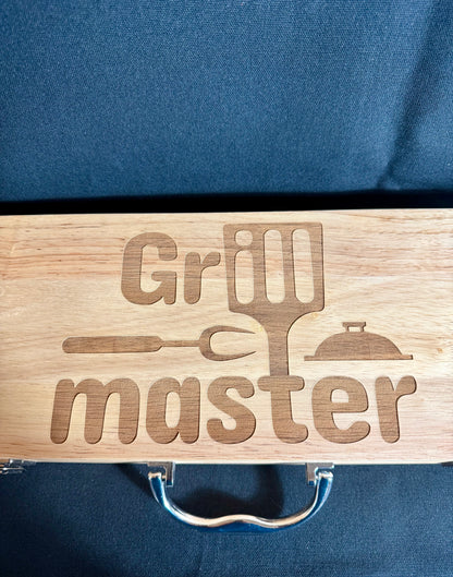 Grill Master engraved on top of the case. comes with a nice handle and a lock on either side other of the case to insure it won't open up.